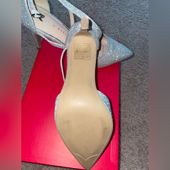 Kelly & Katie Pump - Picture 4 of 5